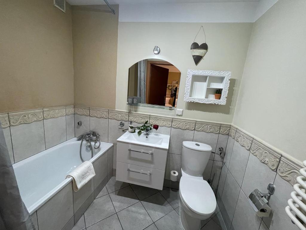 Villa Regina - Spokojna Okolica - 100 Metrow Od Lasu - Blisko Szpitala Kościerzyna Exterior foto
